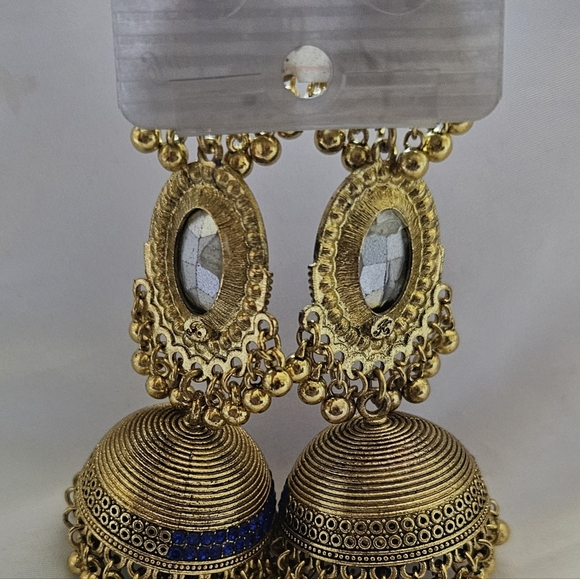 Earrings - Picture 7 of 11